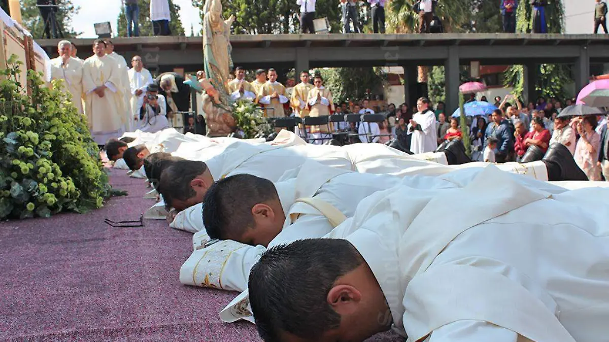 sacerdotes se ordenarán